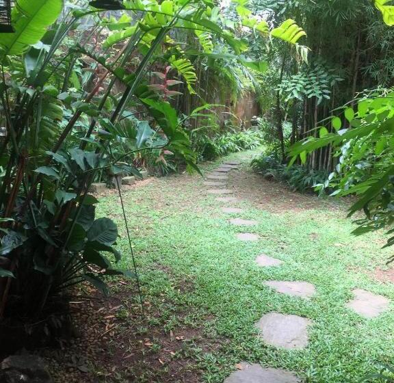 Camera Deluxe, Highbury Colombo