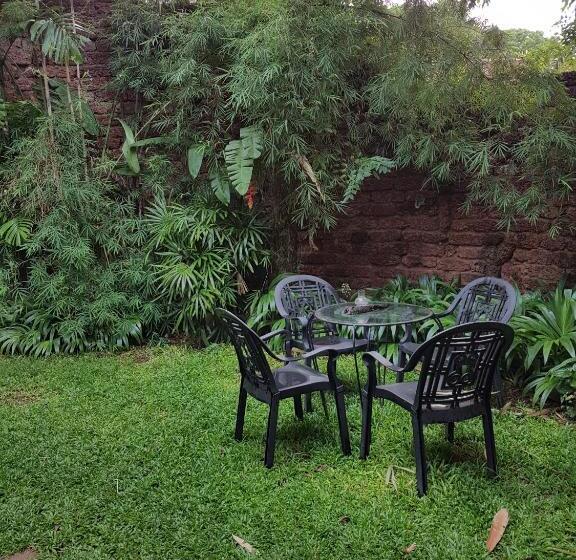 Camera Deluxe, Highbury Colombo