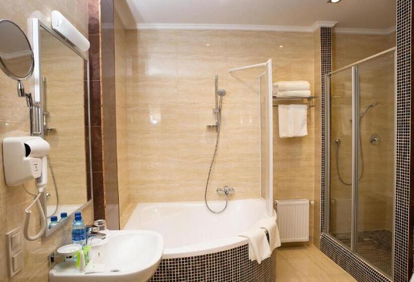 חדר ביזנס, Kiroff