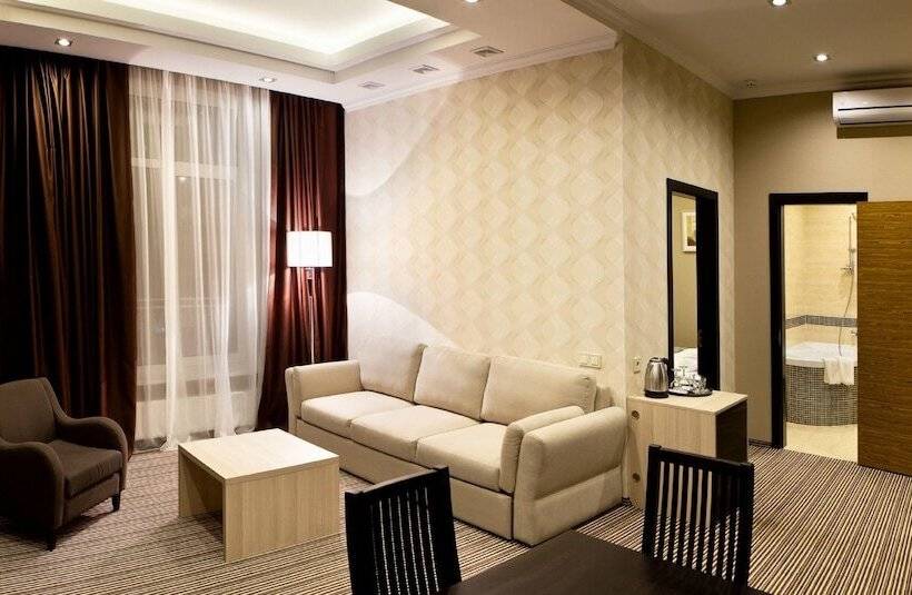 اتاق کلاس بیزنس, Kiroff
