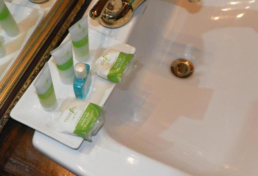 سوئیت با تخت بزرگ, La Maison