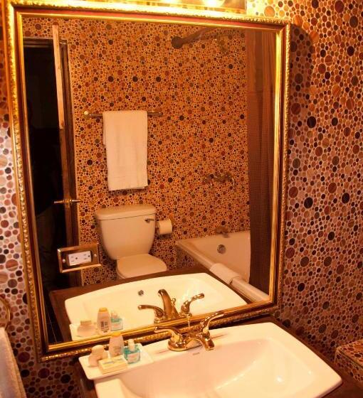 سوئیت با تخت بزرگ, La Maison