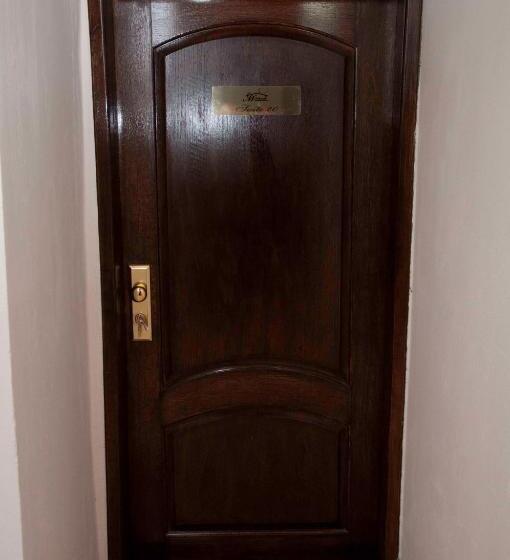 سوئیت با تخت بزرگ, La Maison