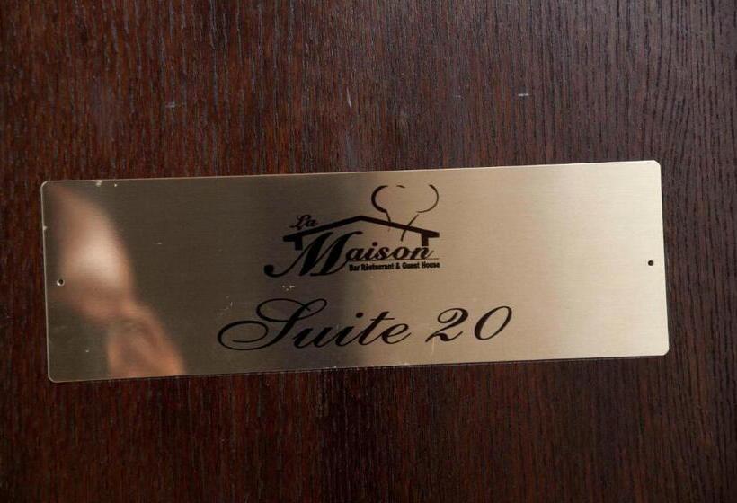 سوئیت با تخت بزرگ, La Maison