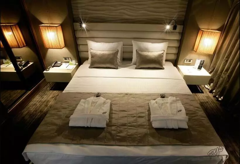 Suite Familiar, Rys