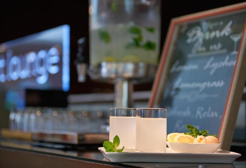 Quarto Superior, Sama Sama Express Klia Terminal 1   Airside Transit