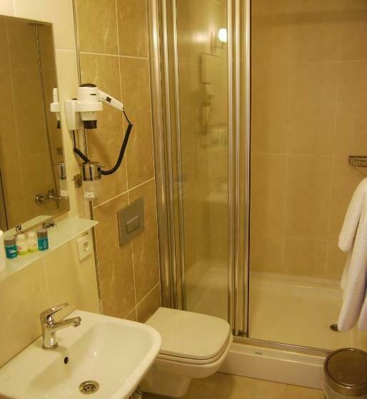 اتاق لوکس با تخت بزرگ, The Print House