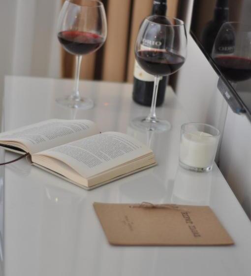 اتاق لوکس با تخت بزرگ, The Print House