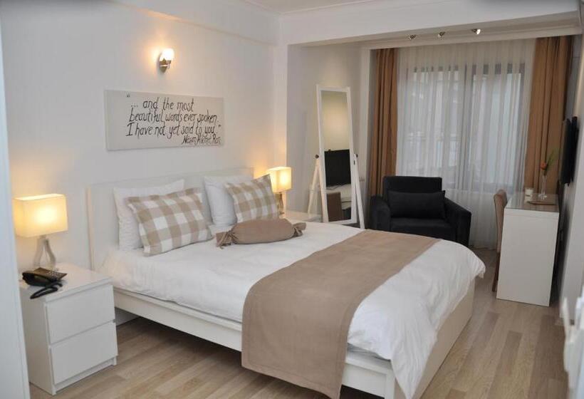 اتاق استاندارد سه نفره, The Print House