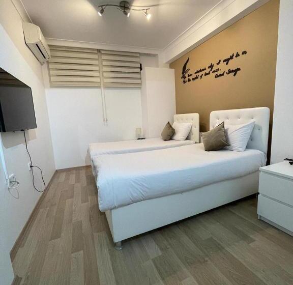 اتاق لوکس, The Print House