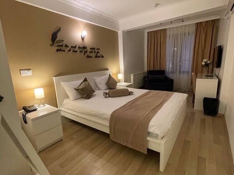 اتاق استاندارد سه نفره, The Print House