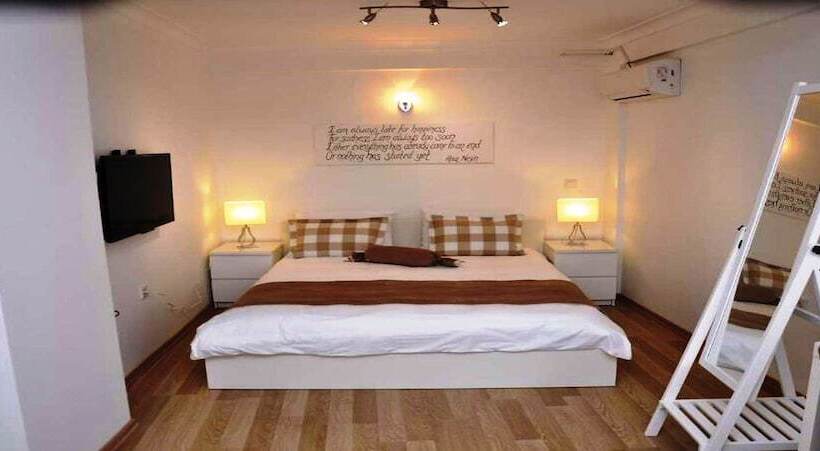 اتاق استاندارد سه نفره, The Print House