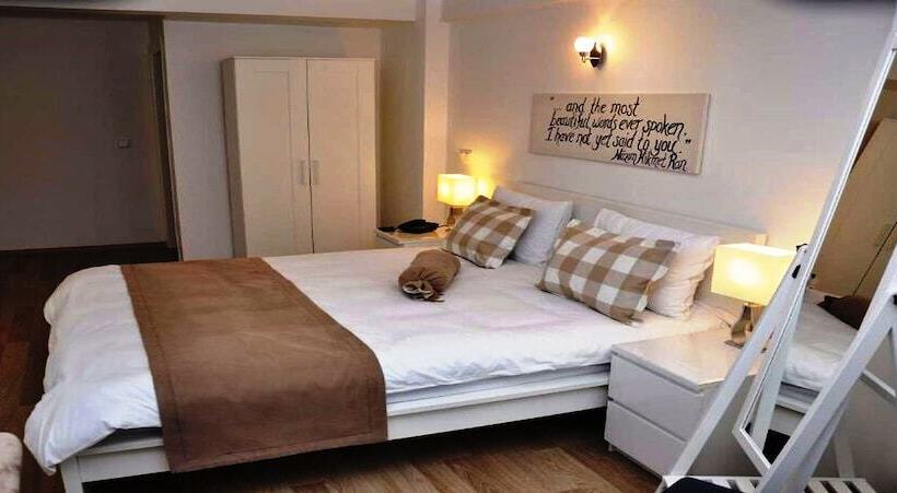 اتاق استاندارد سه نفره, The Print House