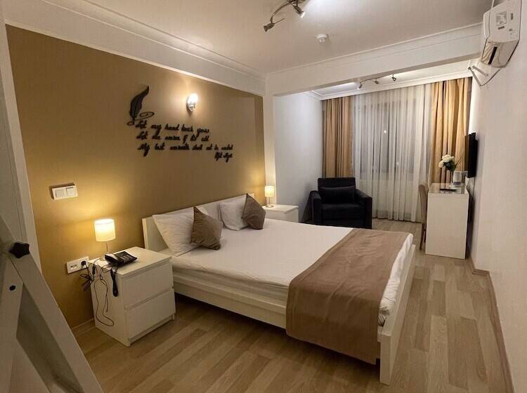 اتاق استاندارد سه نفره, The Print House