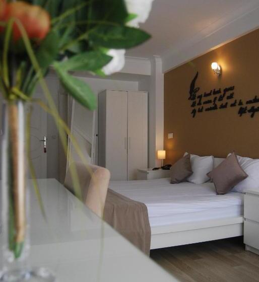 اتاق استاندارد سه نفره, The Print House