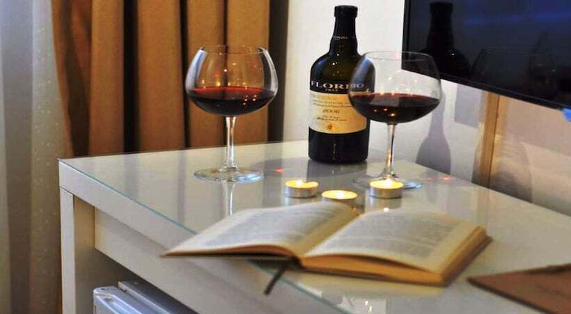 اتاق استاندارد سه نفره, The Print House