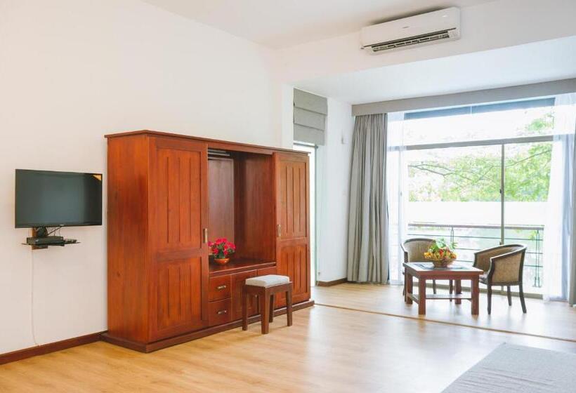 Superior room with lake view, Wet Water Resort