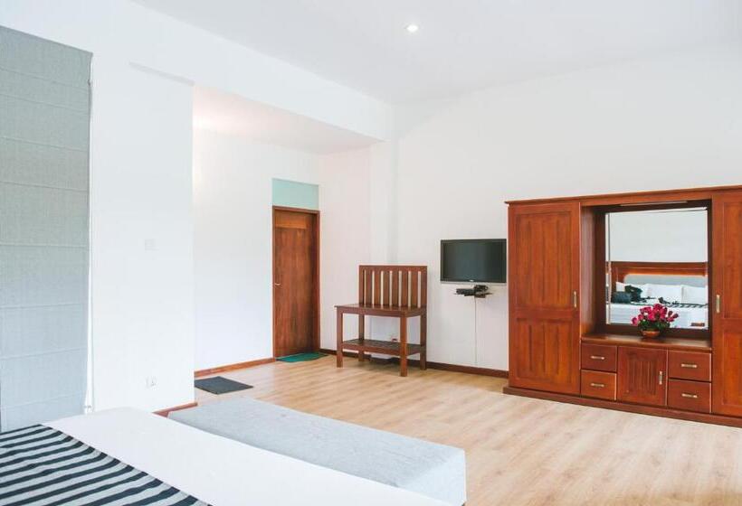 Superior room with lake view, Wet Water Resort