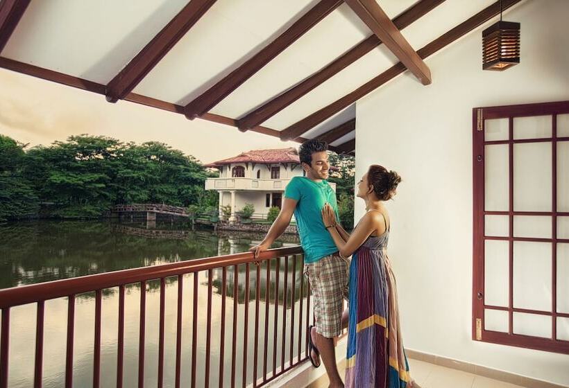 Superior room with lake view, Wet Water Resort