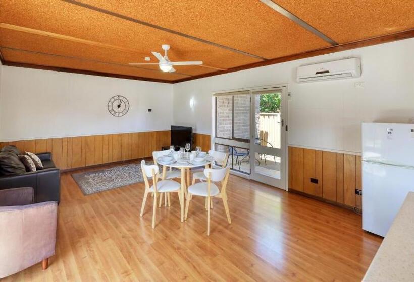 דירת חדר, Motel Meneres