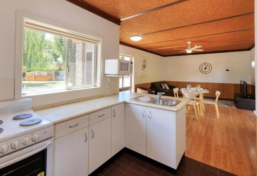 דירת חדר, Motel Meneres