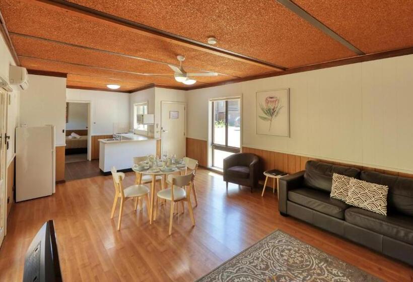 דירת חדר, Motel Meneres