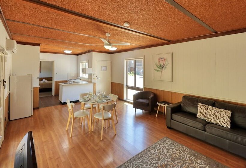 דירת חדר, Motel Meneres