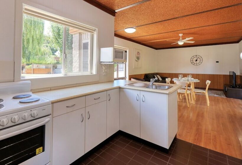 דירת חדר, Motel Meneres