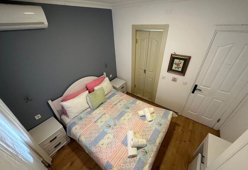 Camera Standard, Monat Otel Hacimemis