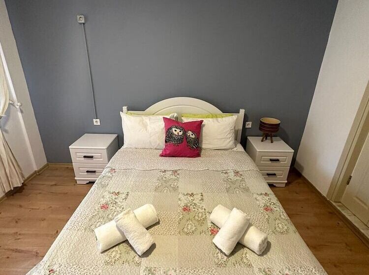 Camera Standard, Monat Otel Hacimemis