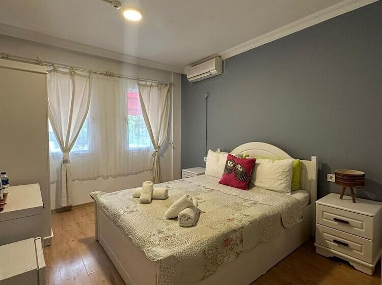 Camera Standard, Monat Otel Hacimemis