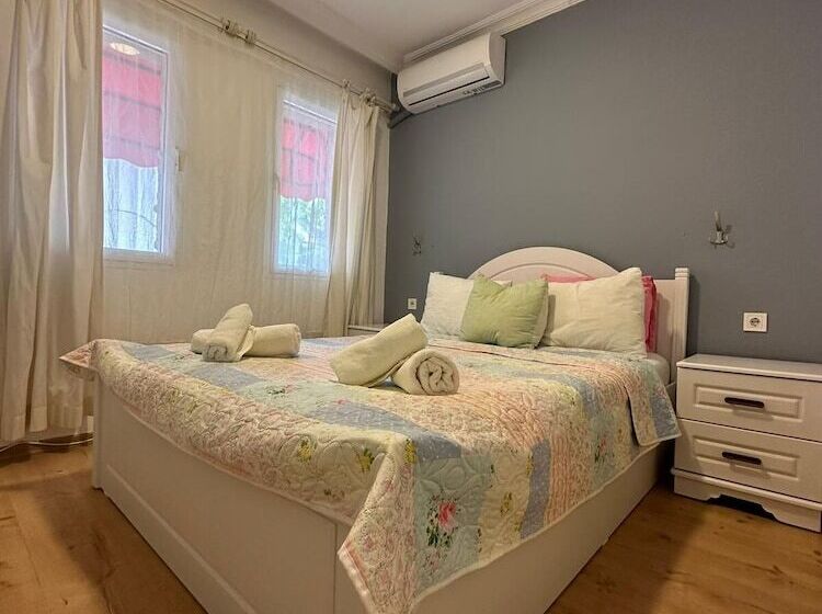 Camera Standard, Monat Otel Hacimemis