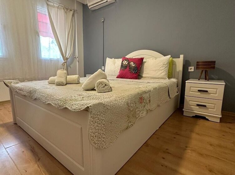 Camera Standard, Monat Otel Hacimemis