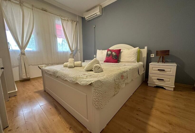 Camera Standard, Monat Otel Hacimemis