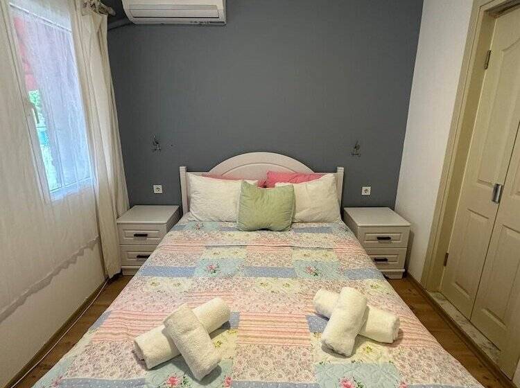 Camera Standard, Monat Otel Hacimemis