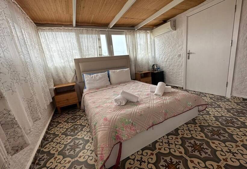 Camera Standard, Monat Otel Hacimemis