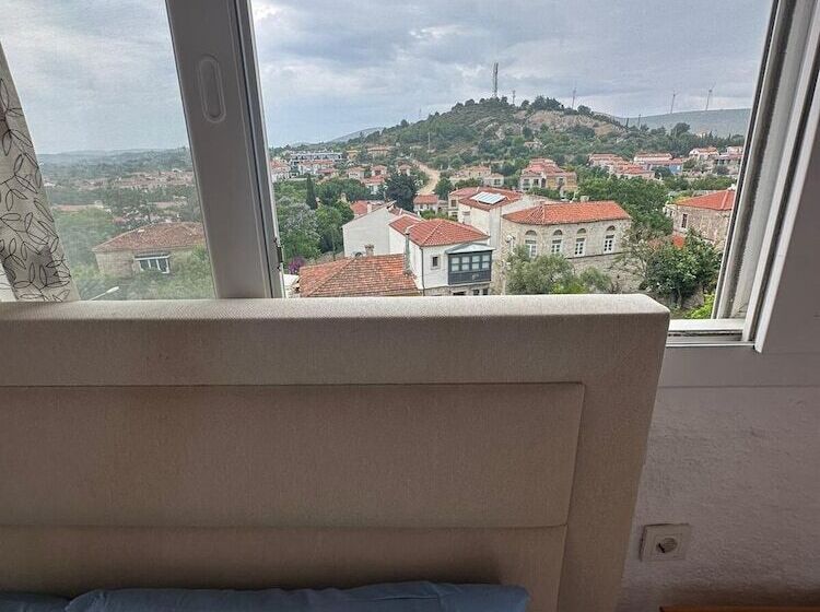 Camera Standard, Monat Otel Hacimemis