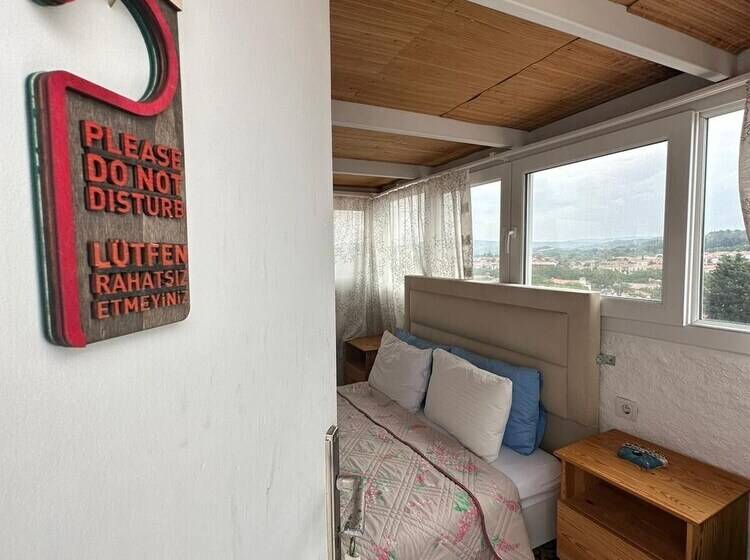 Camera Standard, Monat Otel Hacimemis