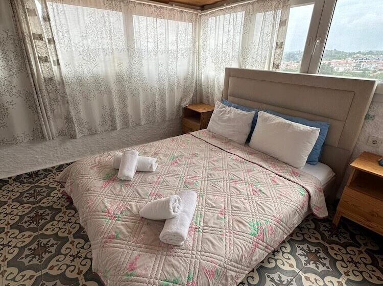 Camera Standard, Monat Otel Hacimemis