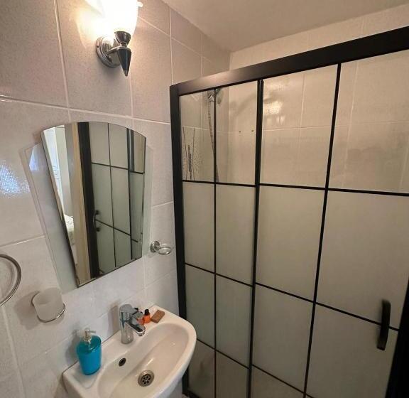 Camera Standard, Monat Otel Hacimemis