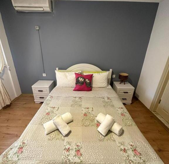 Camera Standard, Monat Otel Hacimemis