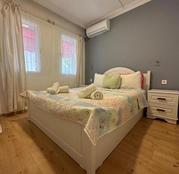 Camera Standard, Monat Otel Hacimemis