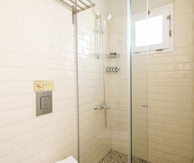 Camera Deluxe, Dbd Alaçatı