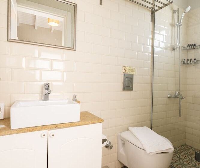 Camera Deluxe, Dbd Alaçatı