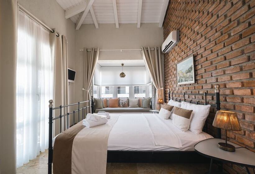 Camera Deluxe, Dbd Alaçatı