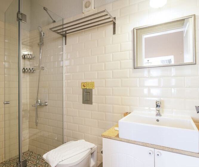 Camera Deluxe, Dbd Alaçatı