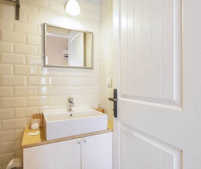 Camera Deluxe, Dbd Alaçatı