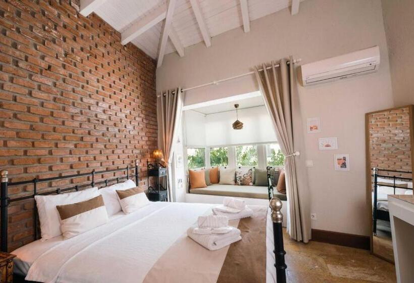 Camera Deluxe, Dbd Alaçatı