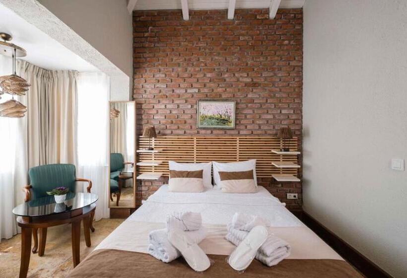 Camera Deluxe, Dbd Alaçatı