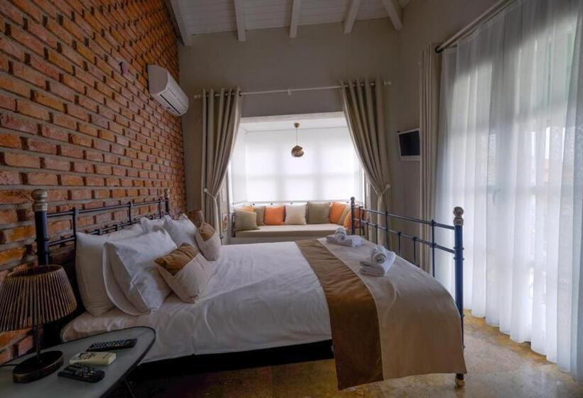 Camera Deluxe, Dbd Alaçatı